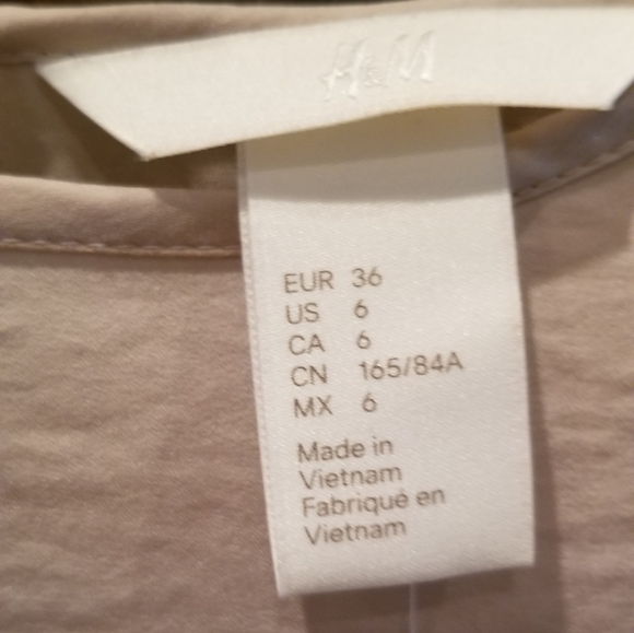 H&M Sateen ruffled top - Picture 2 of 2